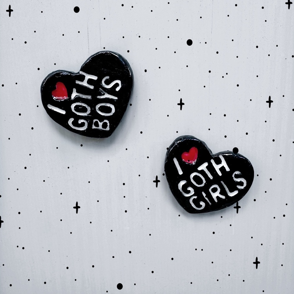 I love goth boys clay magnet 🖤
